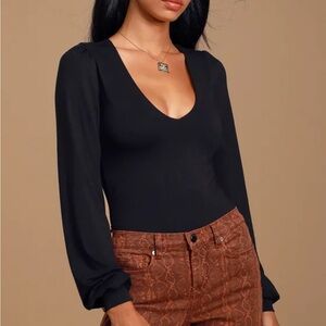 Lulu’s Kaylene Black V-Neck Balloon Sleeve Bodysuit